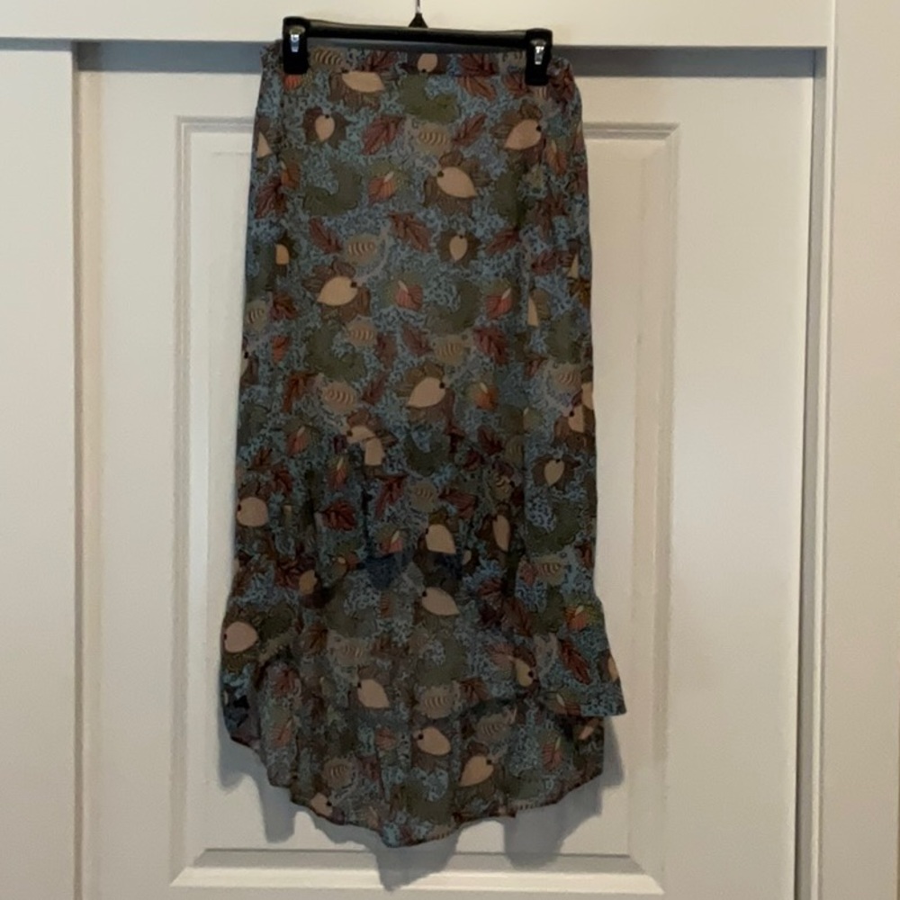 Blue and Tan High-Low Trumpet Midi Skirt